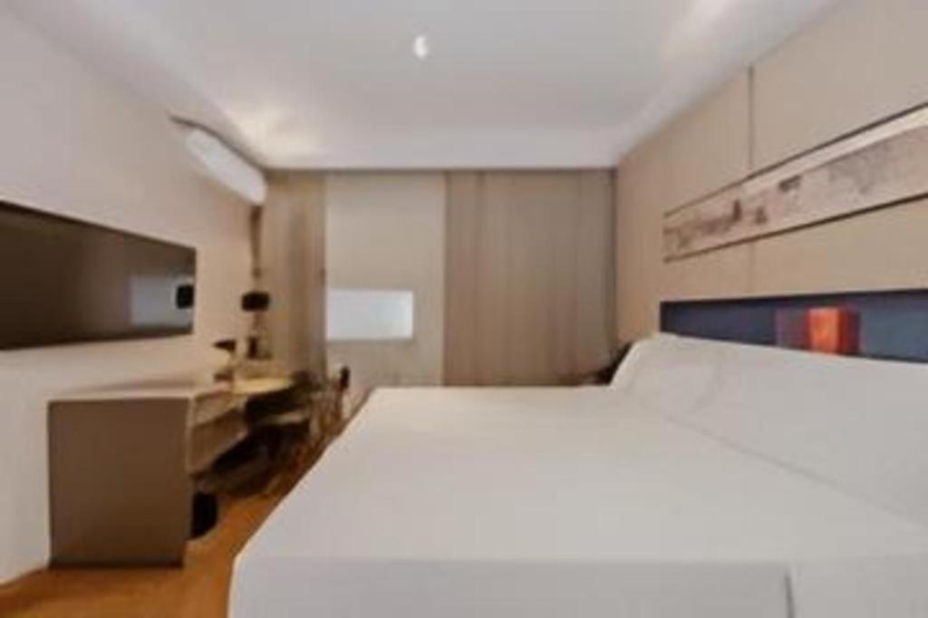 Yitel Hongqiao Railway Station National Convention And Exhibition Center Hotel