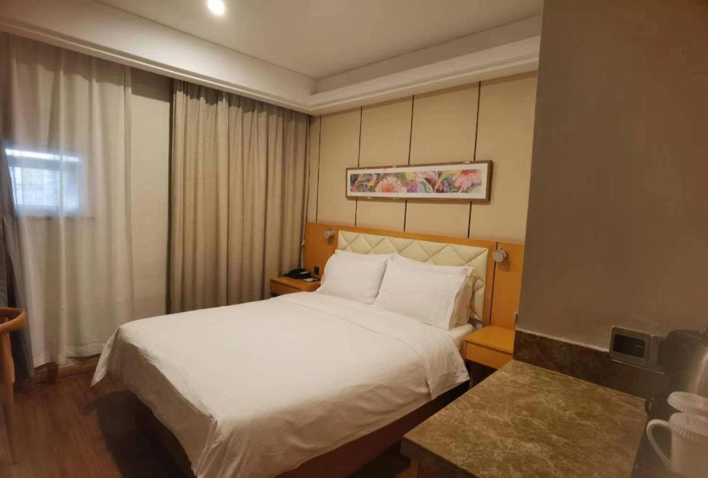 Yitel Hongqiao Railway Station National Convention And Exhibition Center Hotel 4*