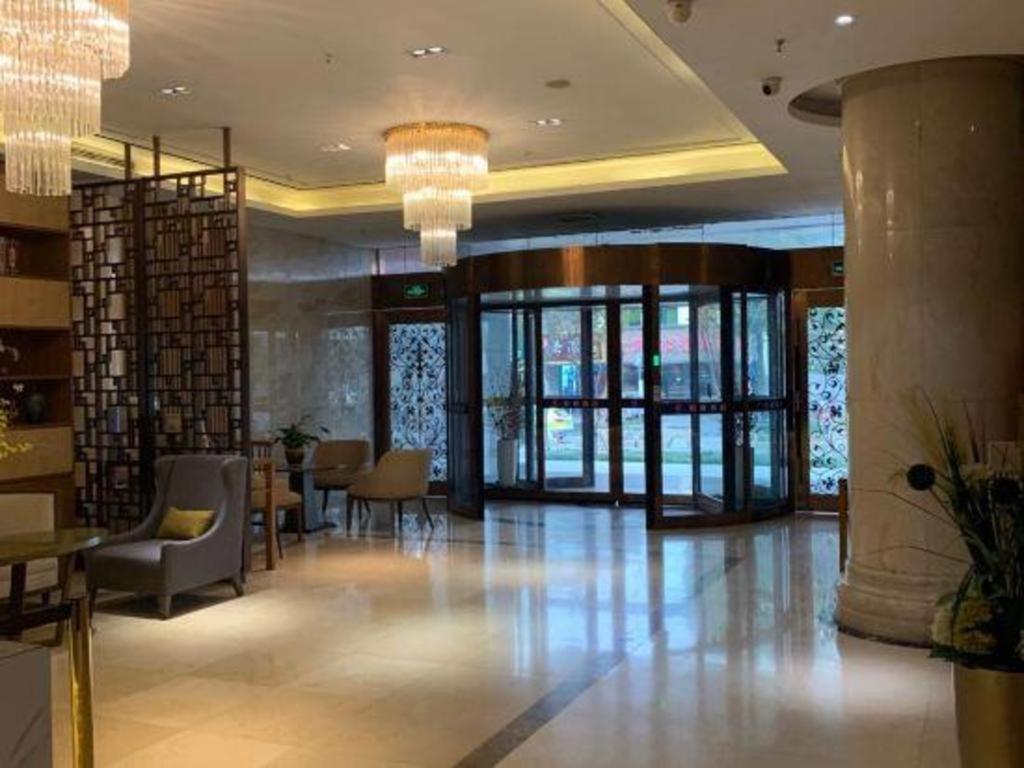 Yitel Hongqiao Railway Station National Convention And Exhibition Center