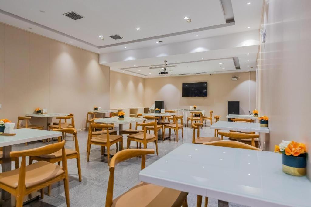 Yitel Hongqiao Railway Station National Convention And Exhibition Center Hotel 4*